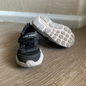 Kids Black UA BINF Assert 10 AC Size 6K